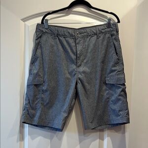 Men's Lee performance series grey cargo shorts, size 34.